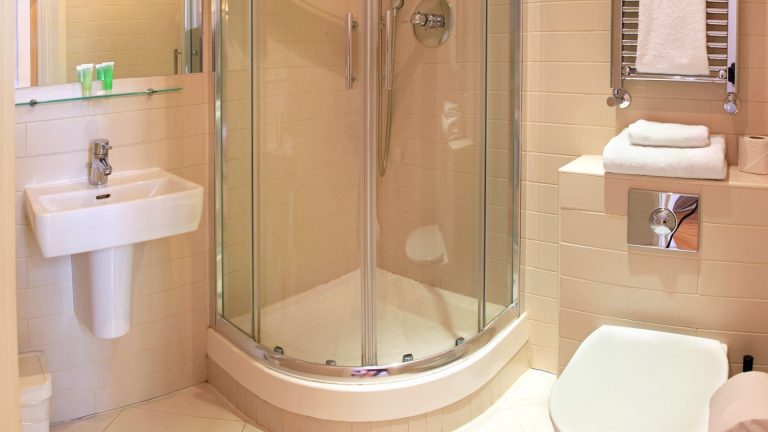 How To Clean Shower Doors With Vinegar