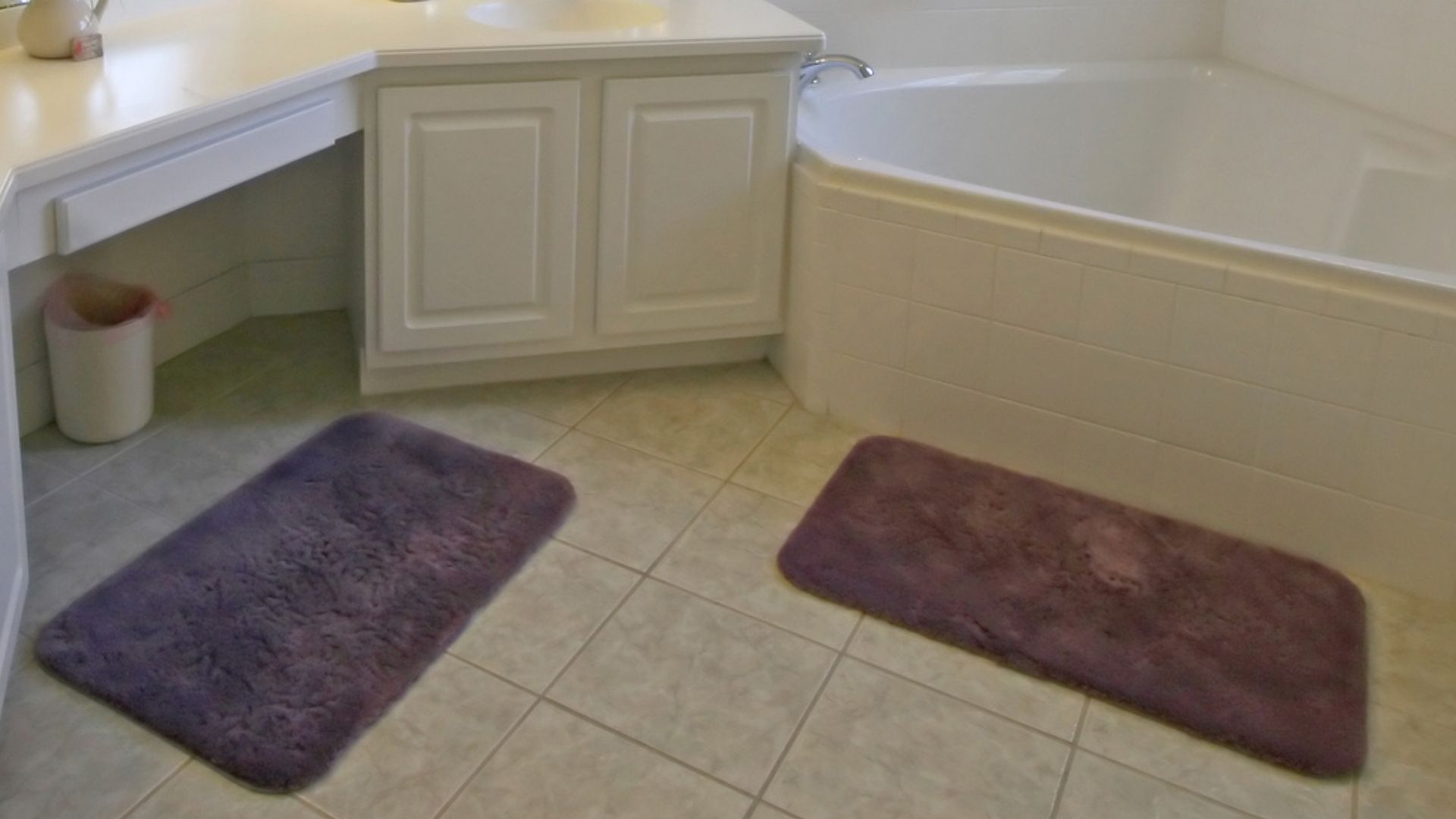 How To Clean Bathroom Rugs Of All Types