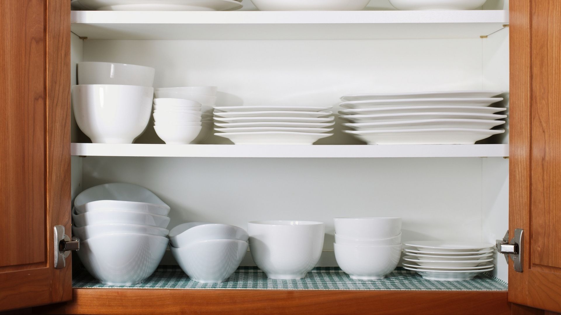 The Benefits and Drawbacks of Kitchen Cabinet Shelf Liners