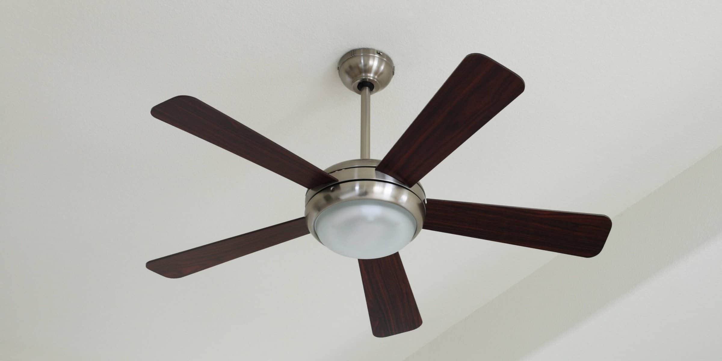 How To Clean Ceiling Fans With Vinegar (6 Simple Steps)